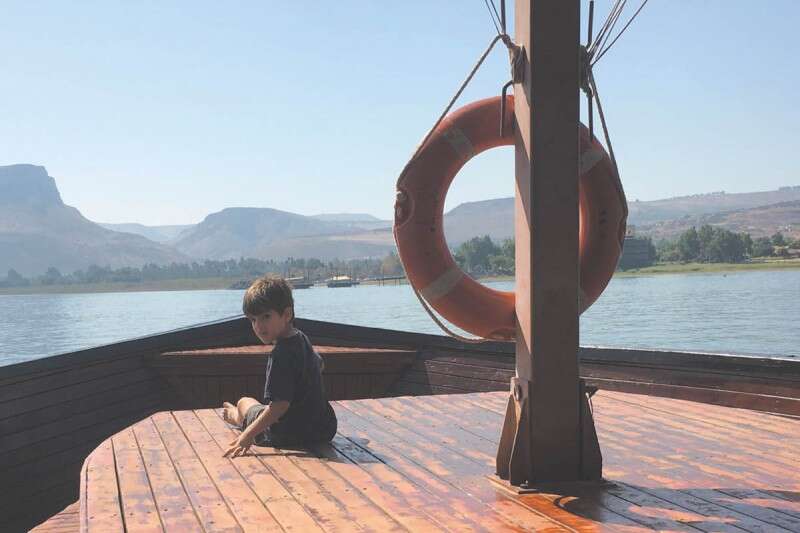 שיט בכנרת. מוסיקה והסברים מעניינים